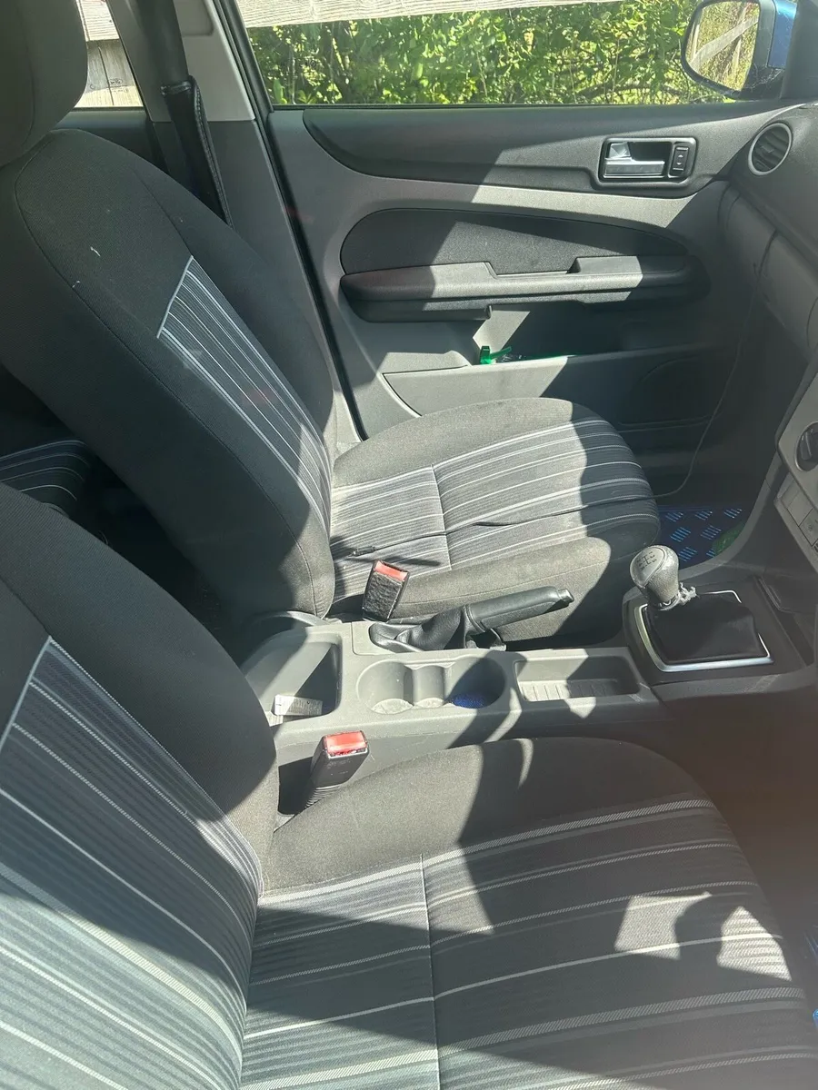 08 Ford Focus - Image 2