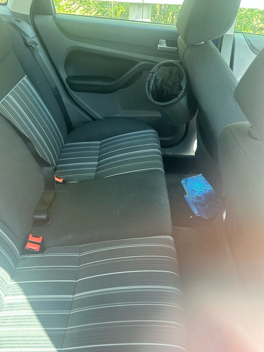 08 Ford Focus - Image 3