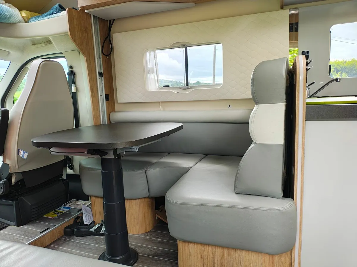 Motor Home Roller Team T-590 - Image 3