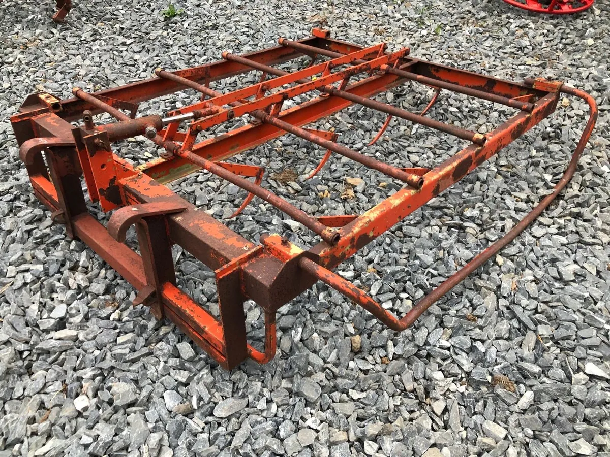 Flat 8 bale grabs and sledge - Image 1