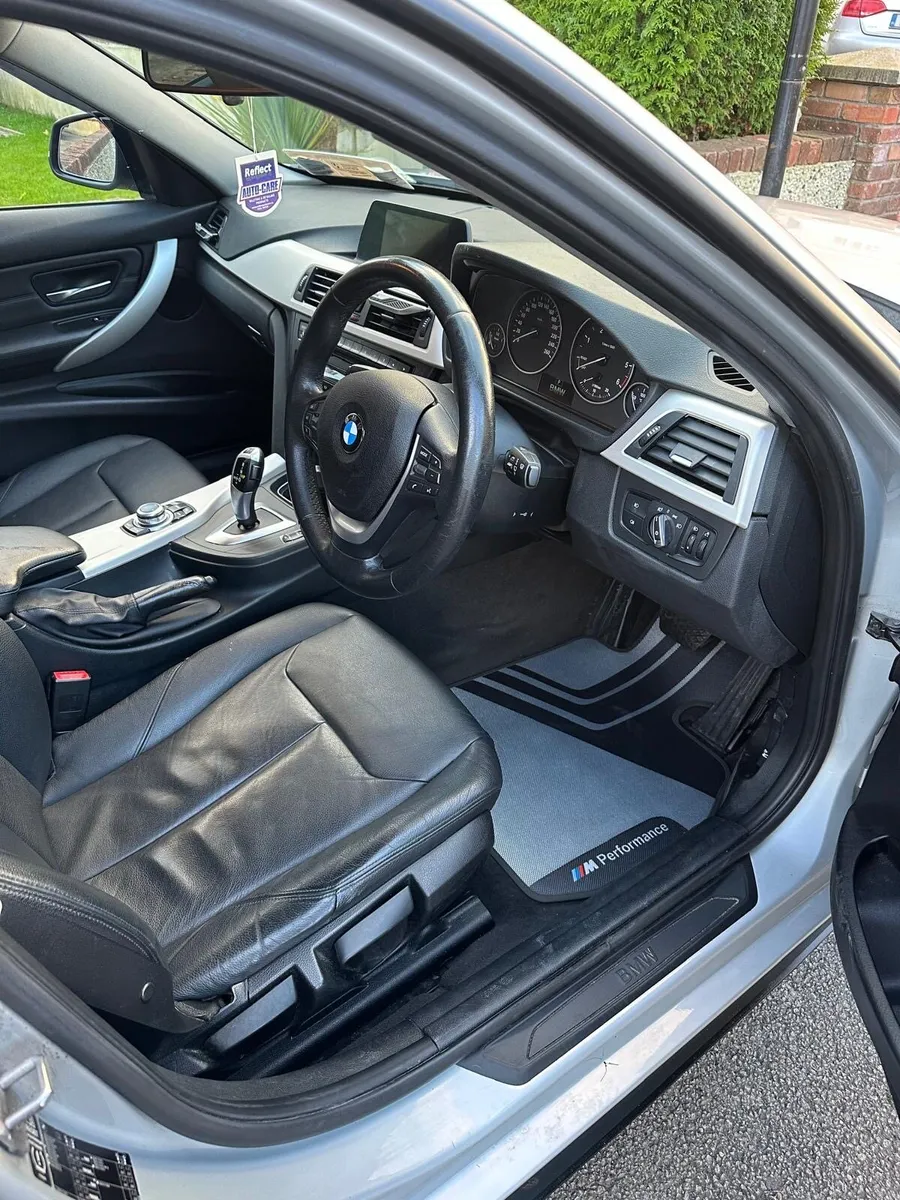 BMW 318D SE AUTO - Image 4