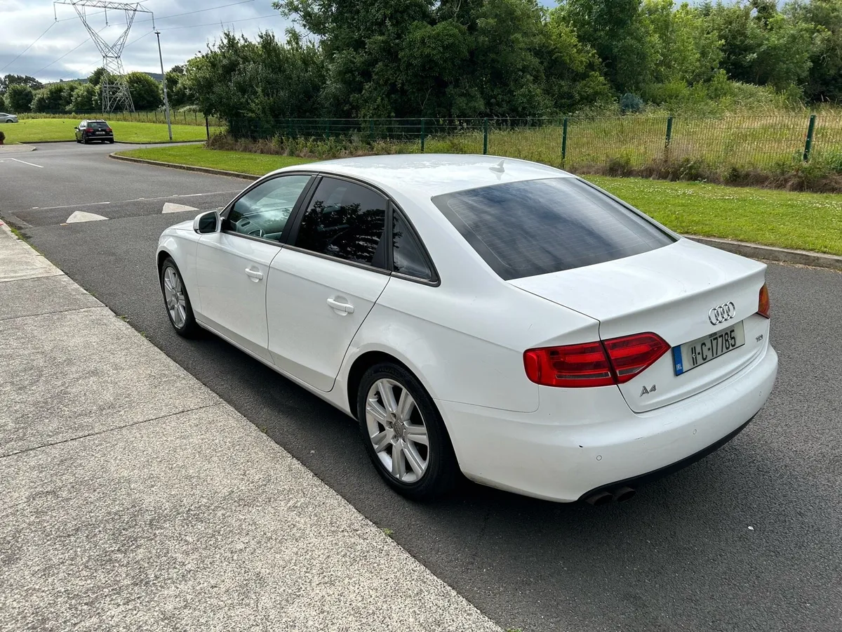 11 AUDI A4 TDI €4,950 - Image 4
