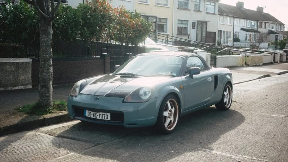 2000 Toyota MR2 - Image 1