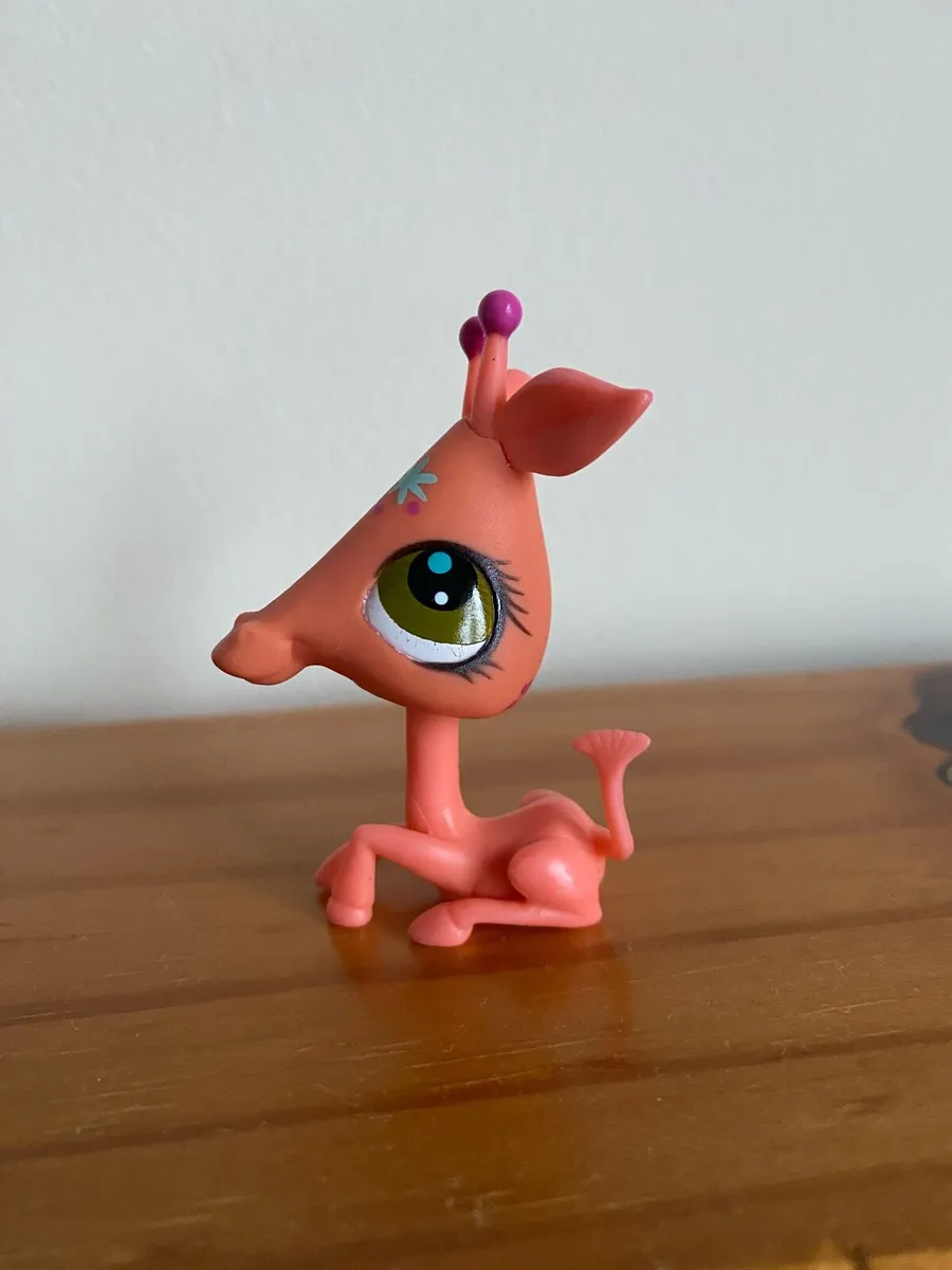 LPS Authentic Rare Littlest Pet Shop Giraffe - Image 1