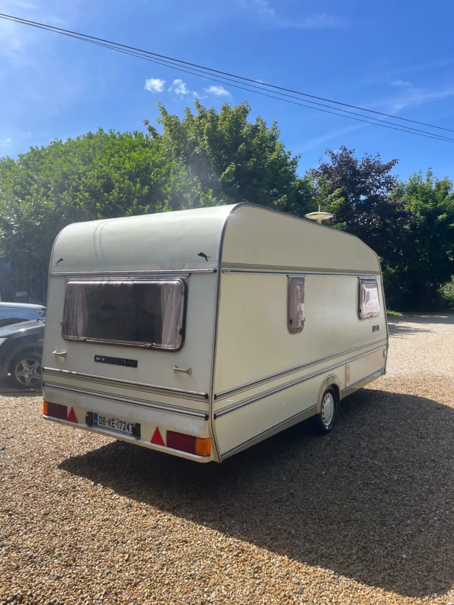 Compass Omega 4 Berth Starter Van For Sale - Image 4