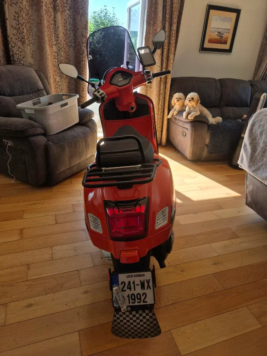 Vespa 300 gts Super Sport - Image 4