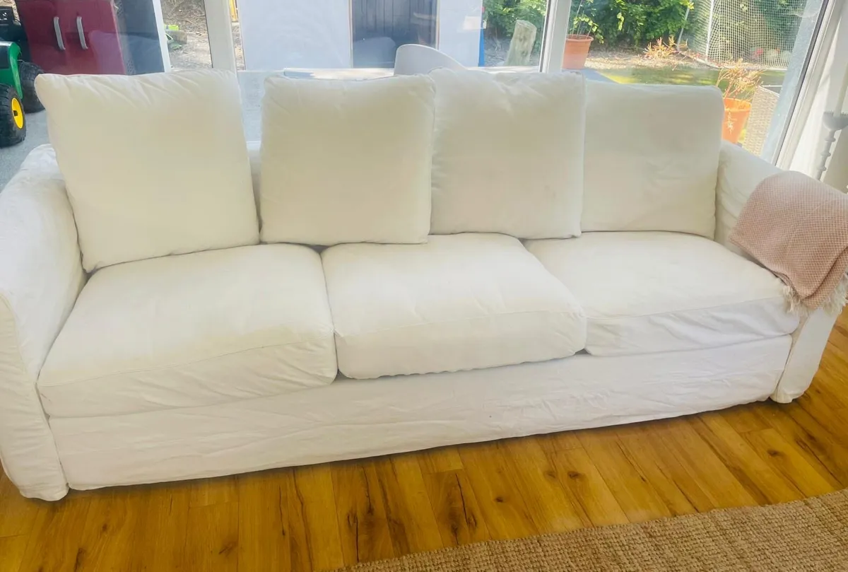 White sofa - Image 1