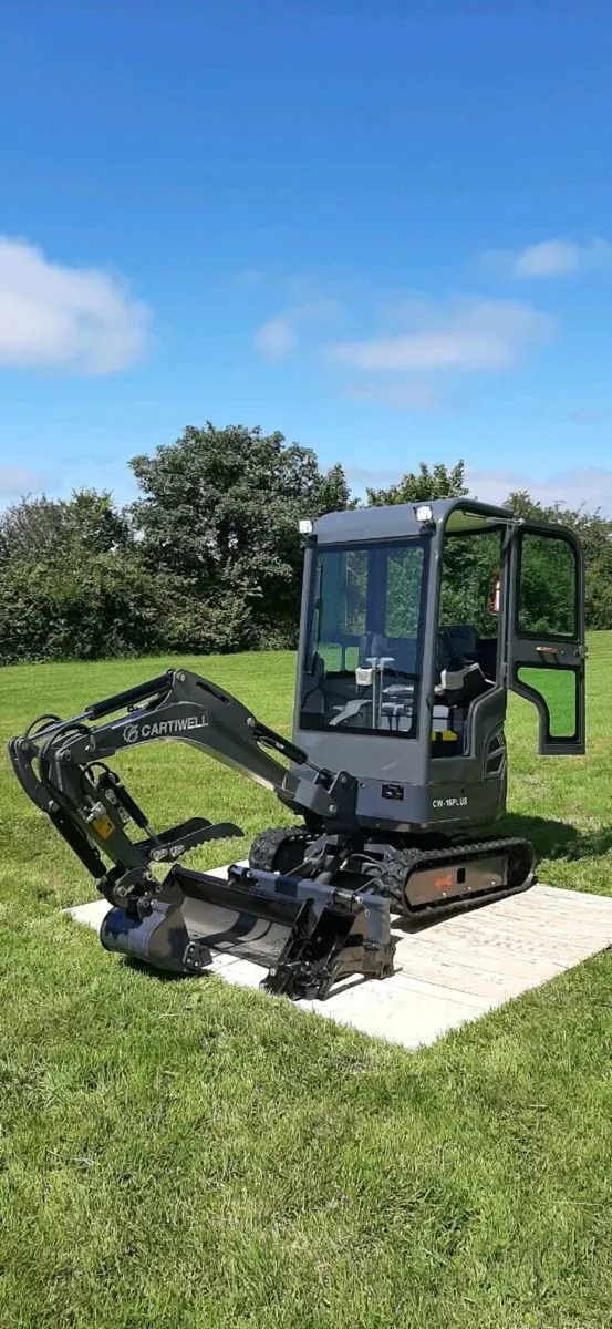 1.6 ton mini digger brand new - Image 1