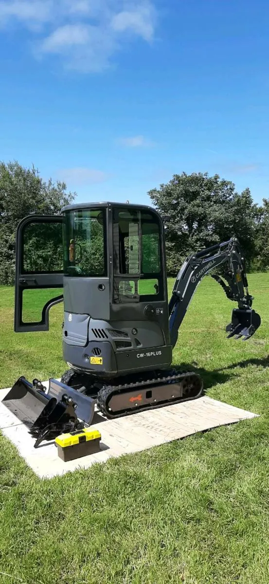 1.6 ton mini digger brand new - Image 2