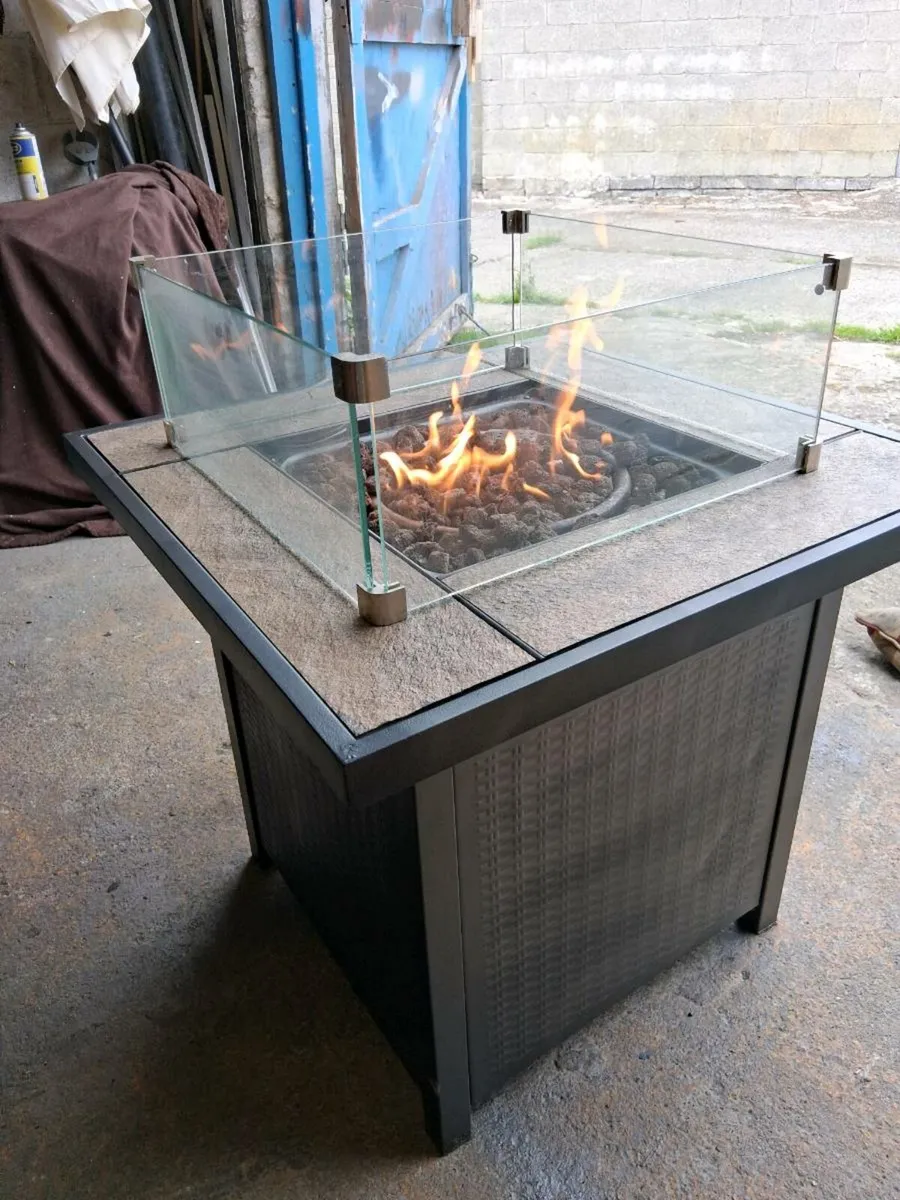 Gas firepit table - Image 1