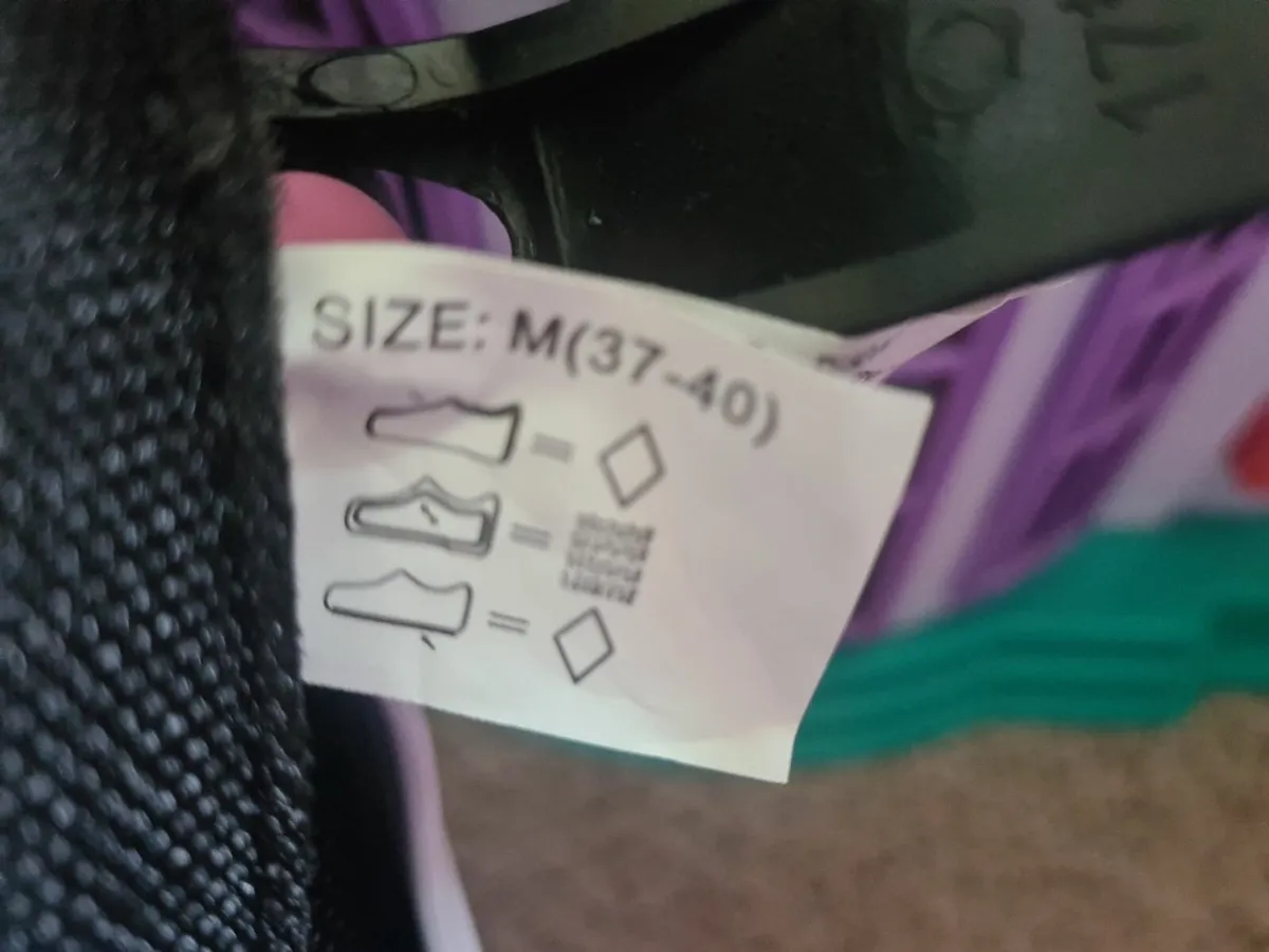 Pink roller skates - Image 2