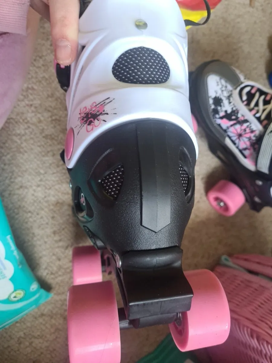 Pink roller skates - Image 4