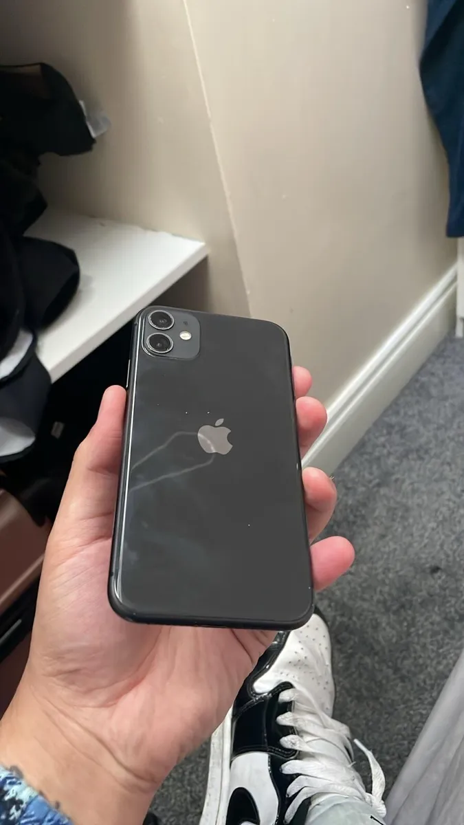 iPhone 11 128GB - Image 1