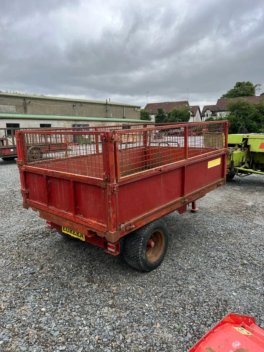 EUREKA TIPPING TRAILER