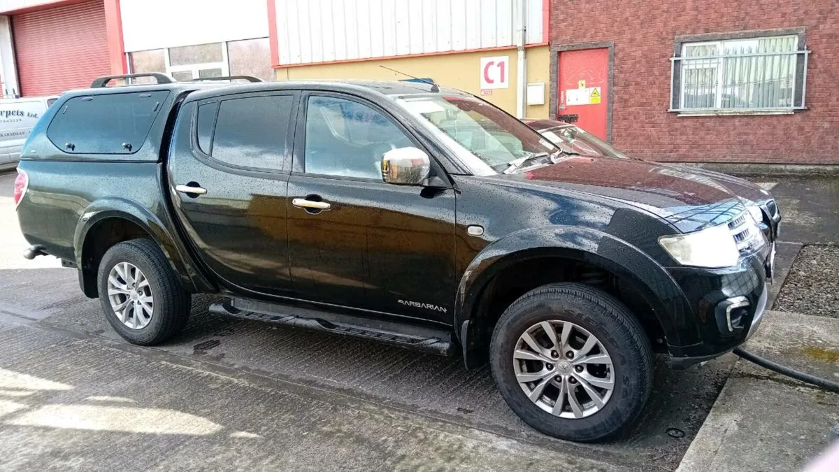 Mitsubishi L200 Barbarian 2014 - Image 2