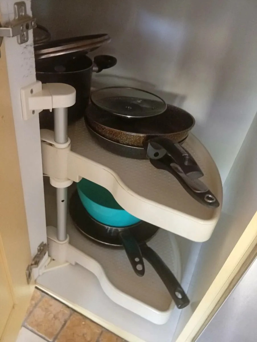 Pots pans