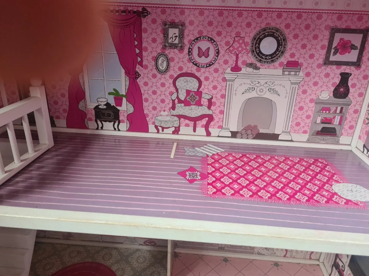 Big pink doll house - Image 2