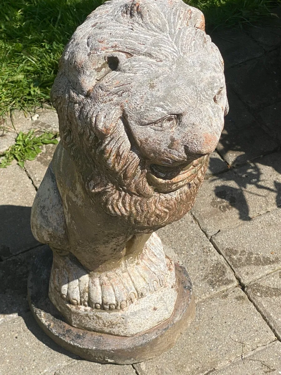 Garden statue lions pair - Image 1