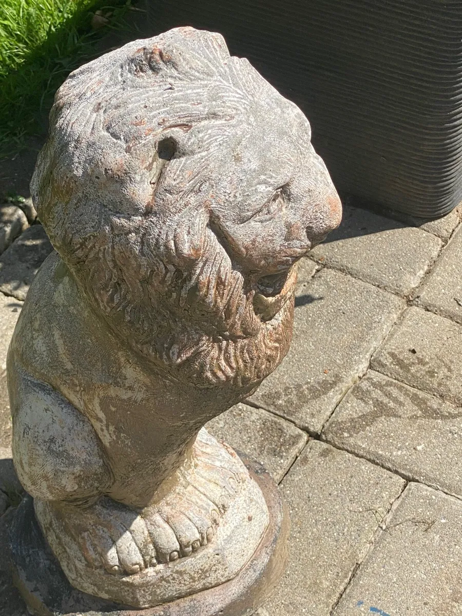 Garden statue lions pair - Image 2