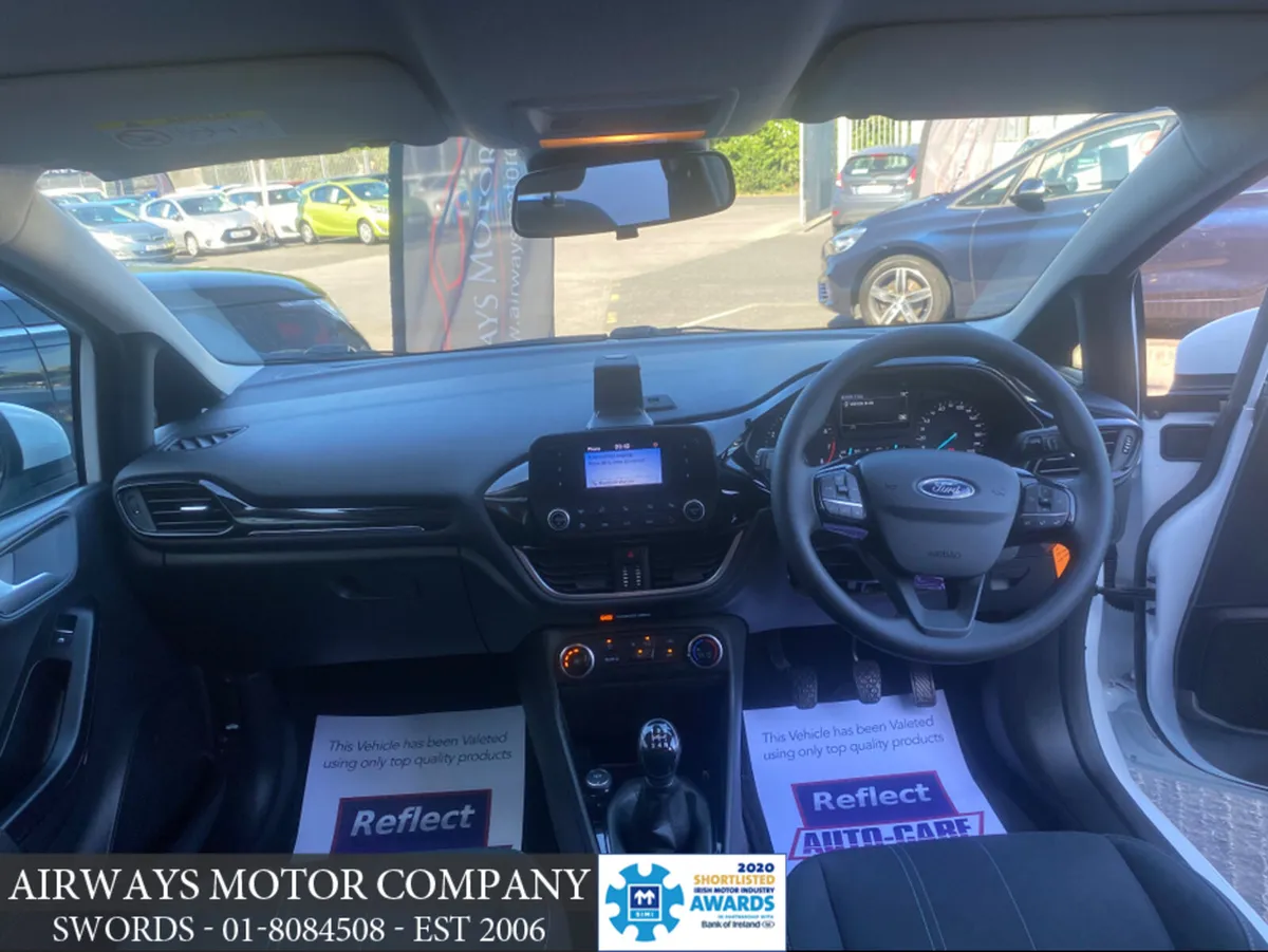 Ford Fiesta ZETEC * 1 .1 * MANUAL * 5DR * AIRCON * - Image 4