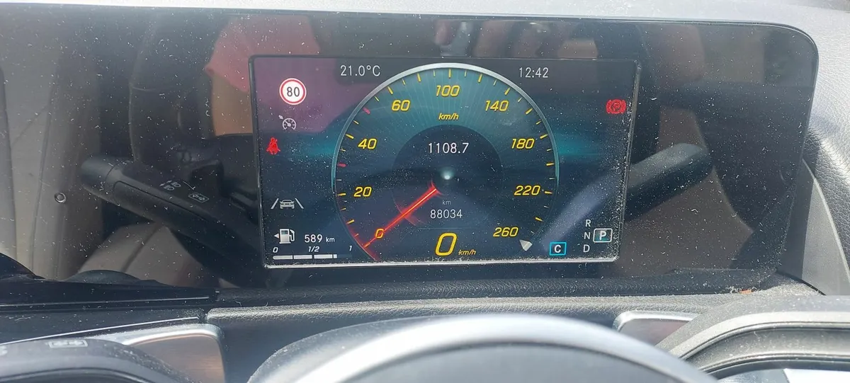 Mercedes-Benz GLB 2021 - Image 3