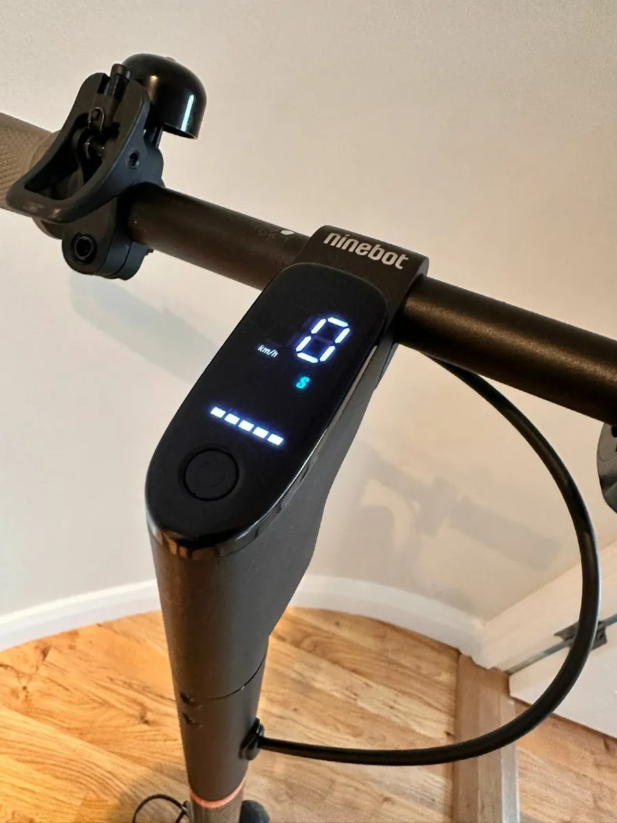 E-Scooter - Ninebot F25e - Image 1