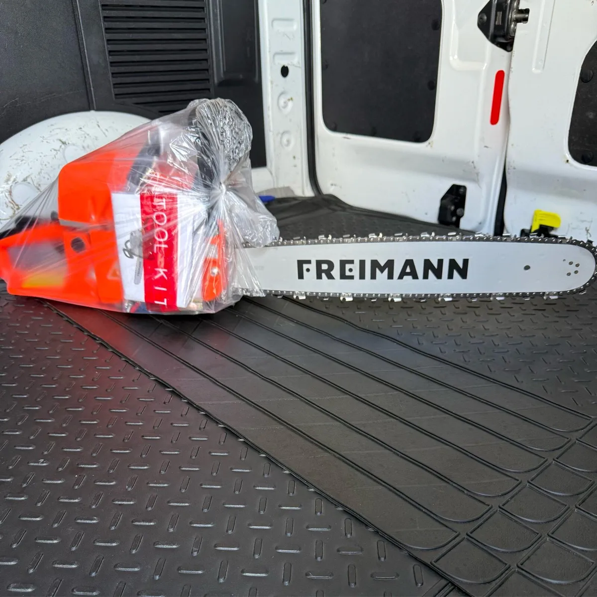 Chainsaw - Image 1