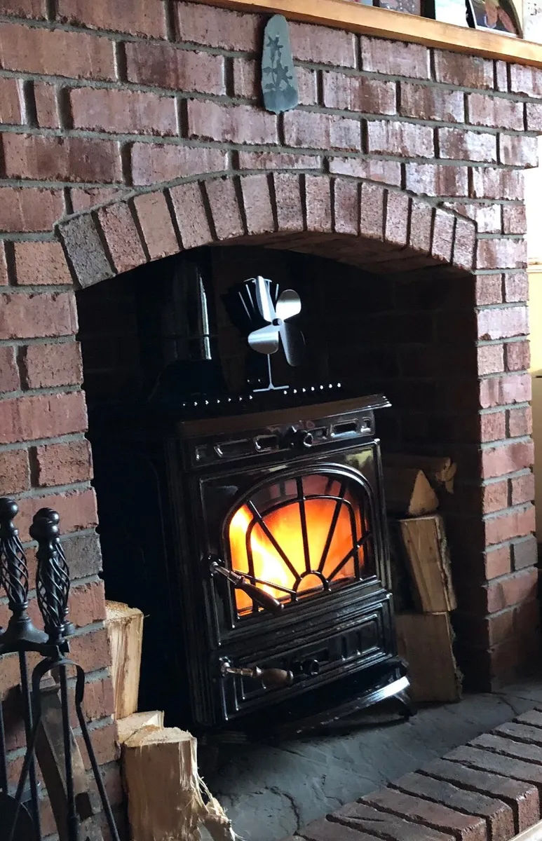 Solid fuel stove - Image 1