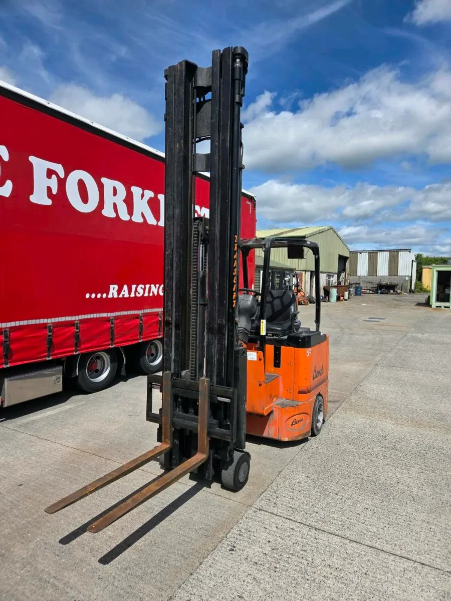 Bendi Very Narrow Aisle Forklift - Image 2