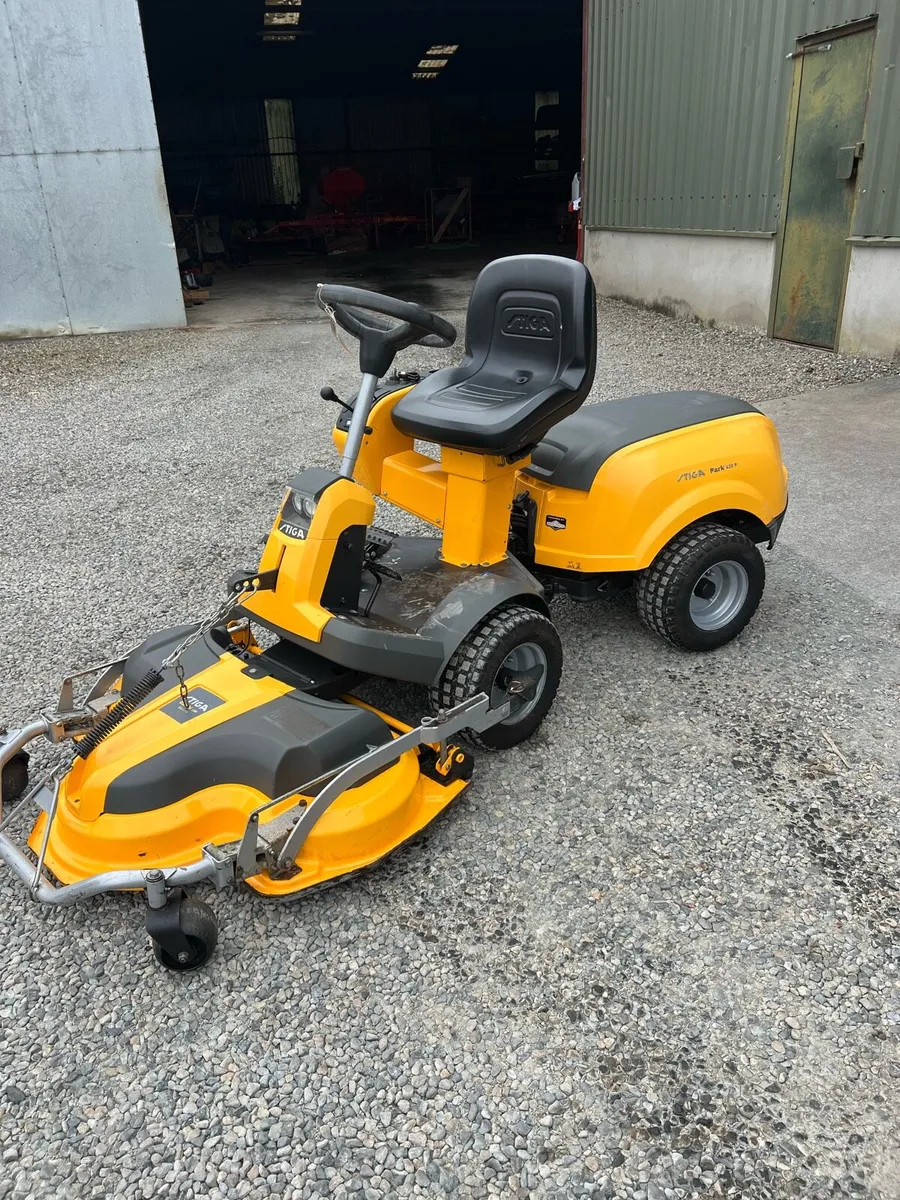 STIGA PARK 420 P OUTFRONT MOWER - Image 1