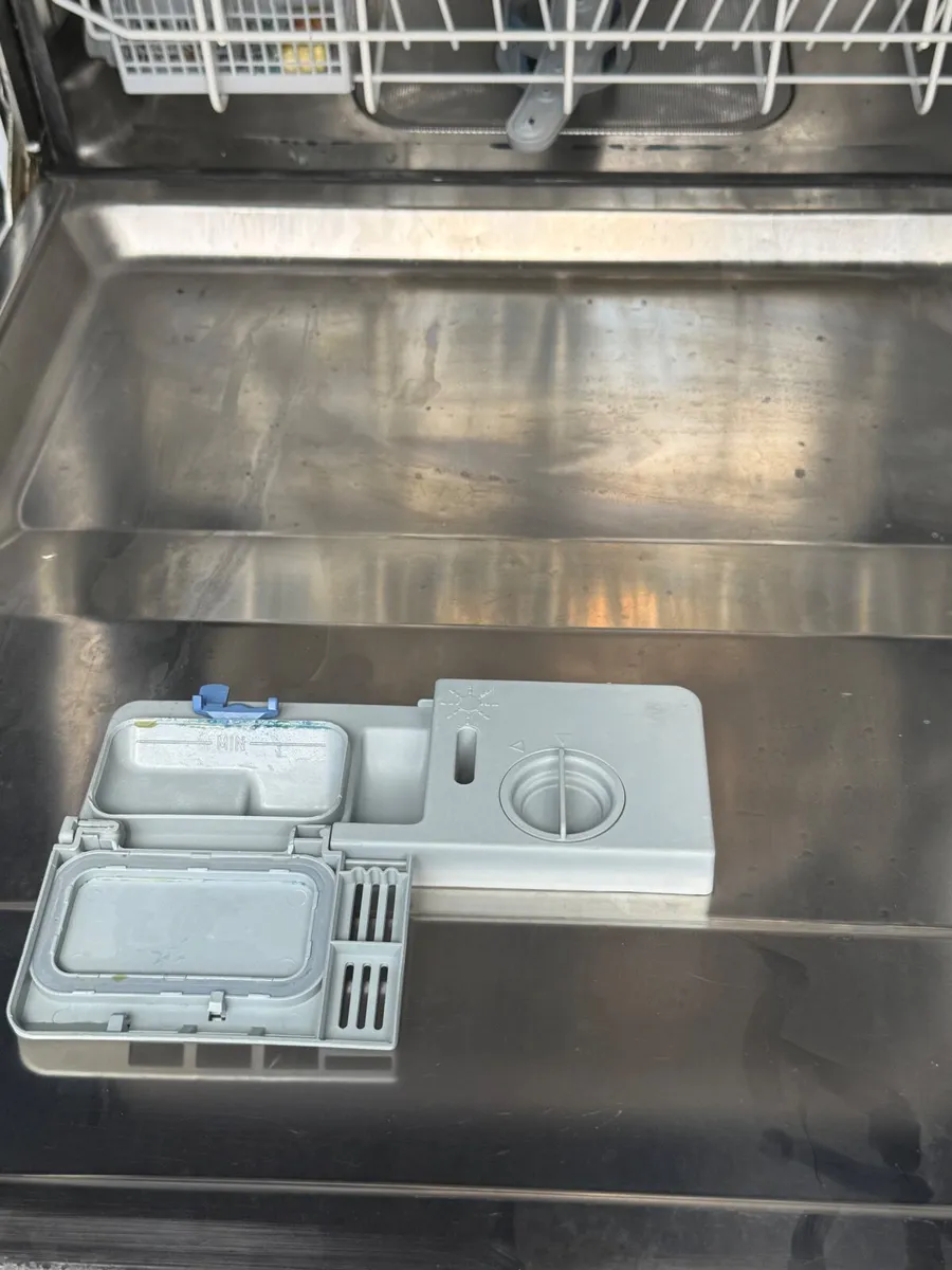 Hot point Dishwasher - Image 2