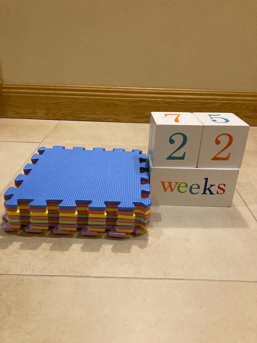 Foam floor mats and wooden milestone blocks