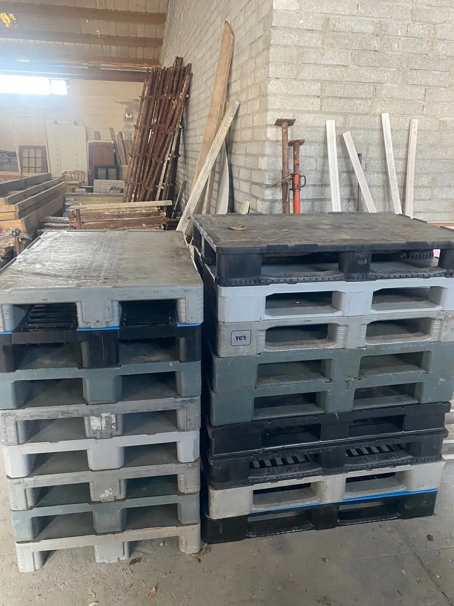 Full floor heavy duty plastic pallets - Image 3