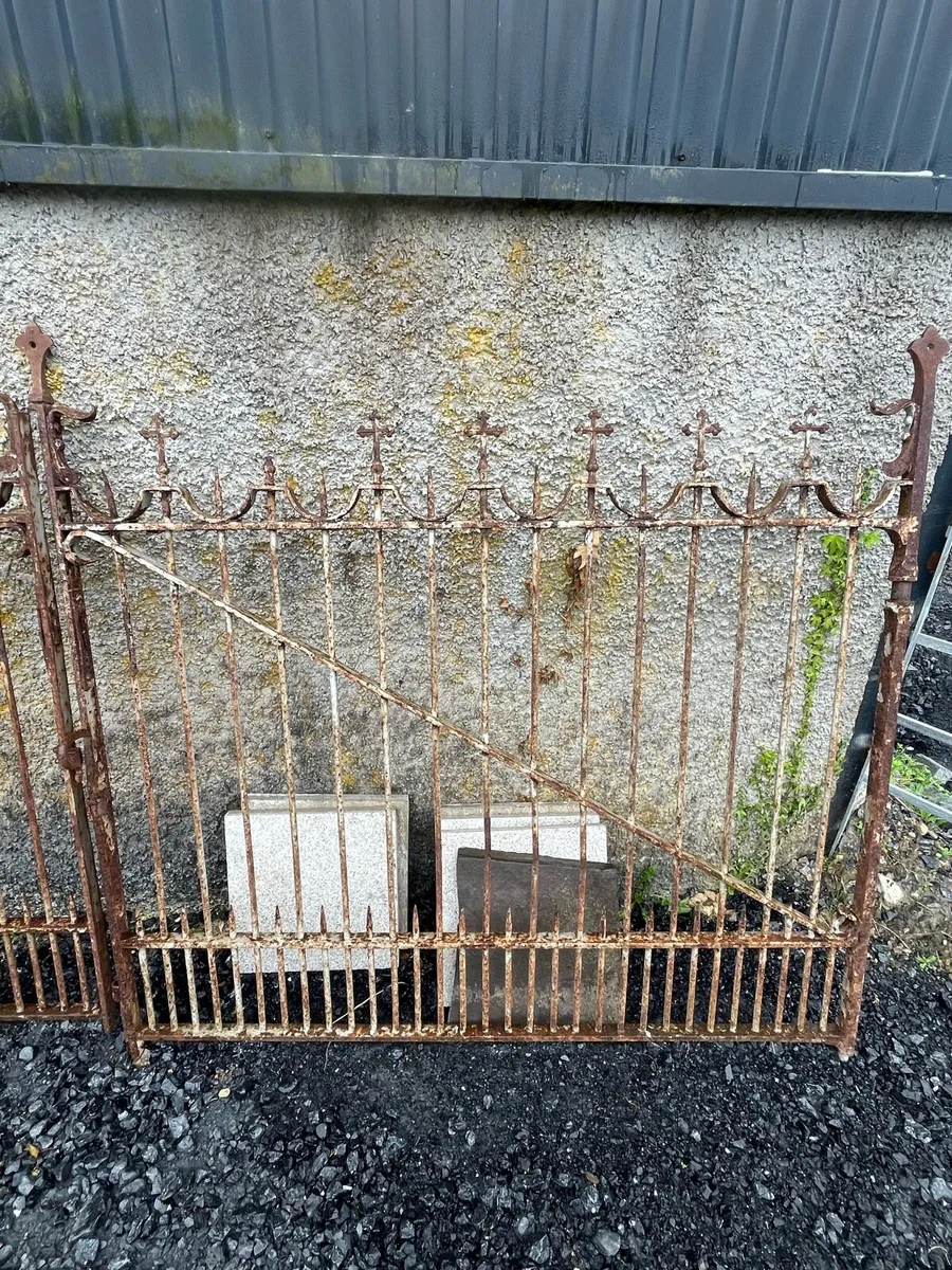 Cast Iron Gates - Image 2