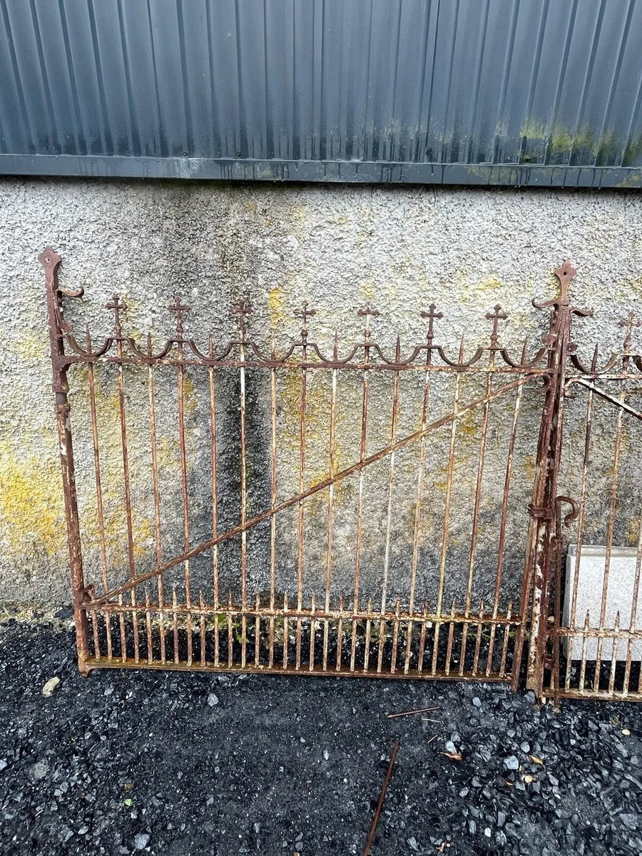 Cast Iron Gates - Image 3