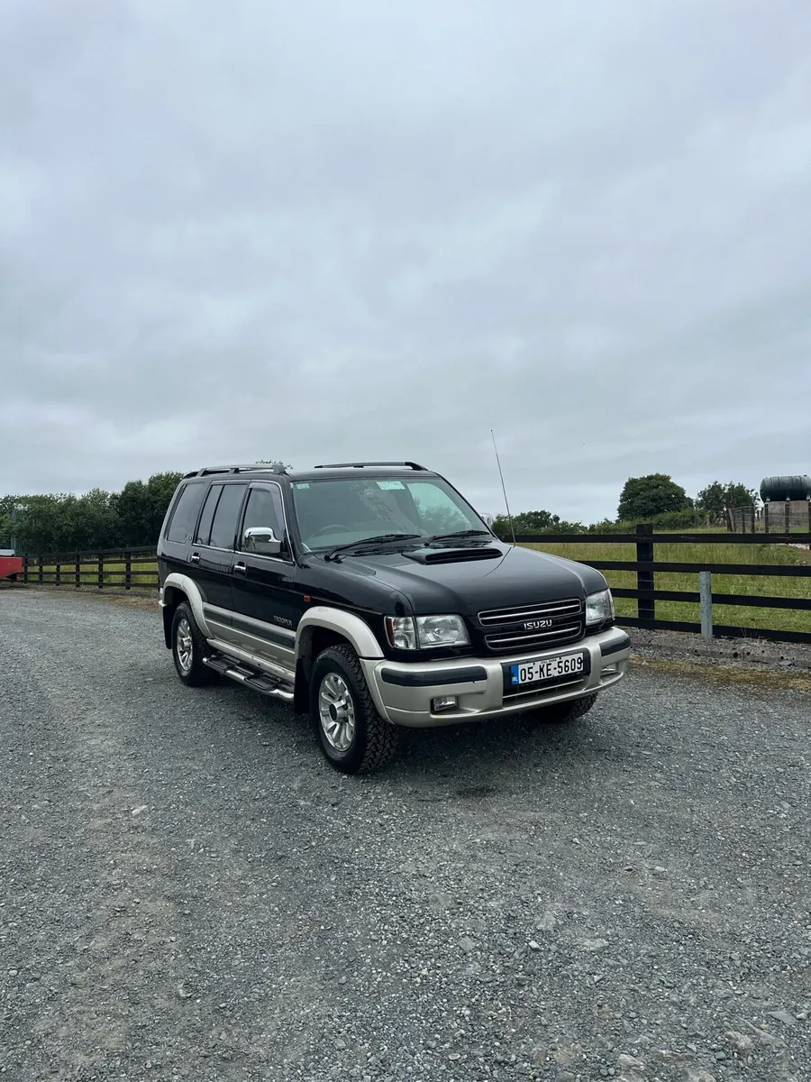 2005 Isuzu Trooper Executive - Image 1