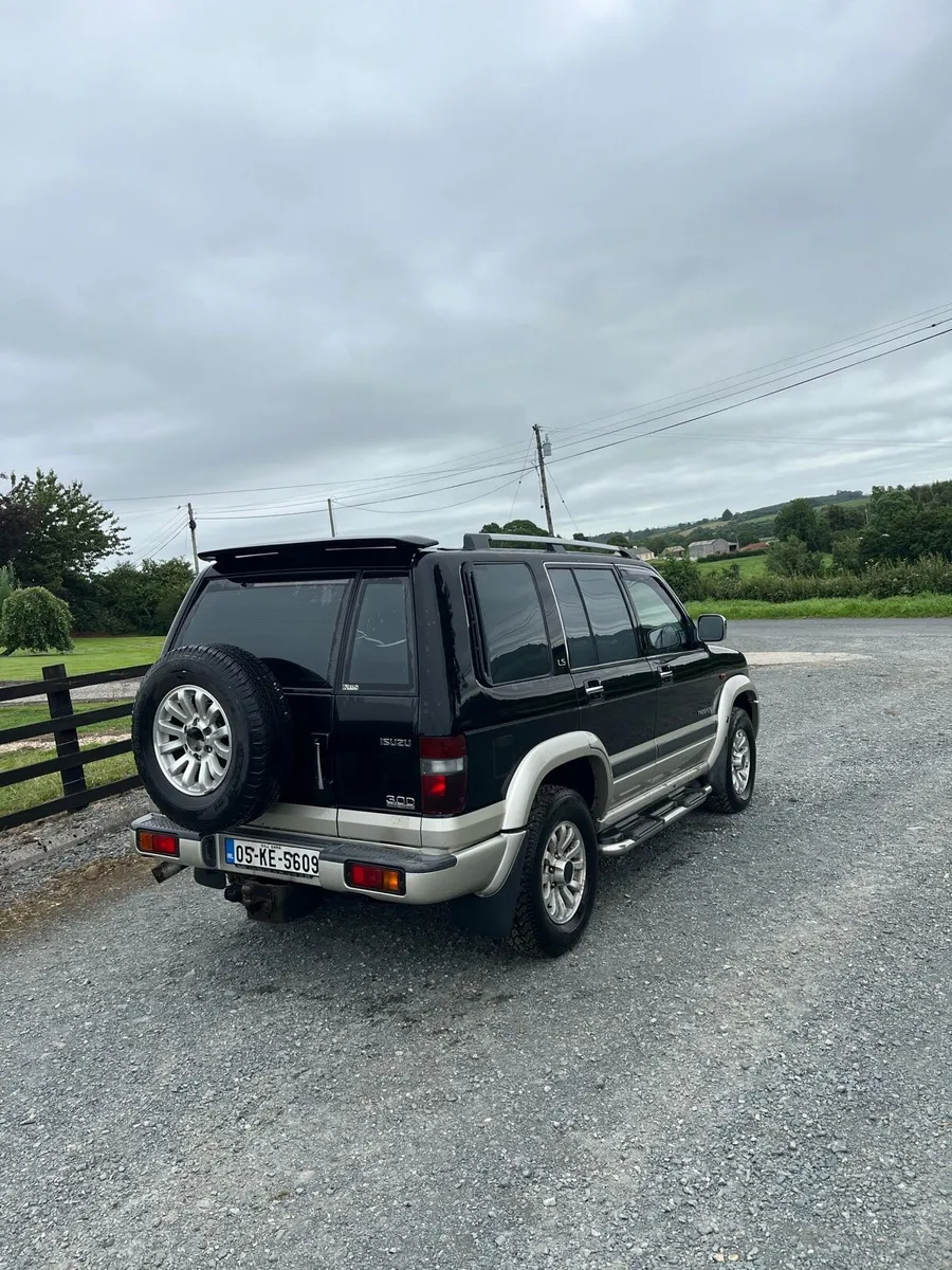 2005 Isuzu Trooper Executive - Image 4