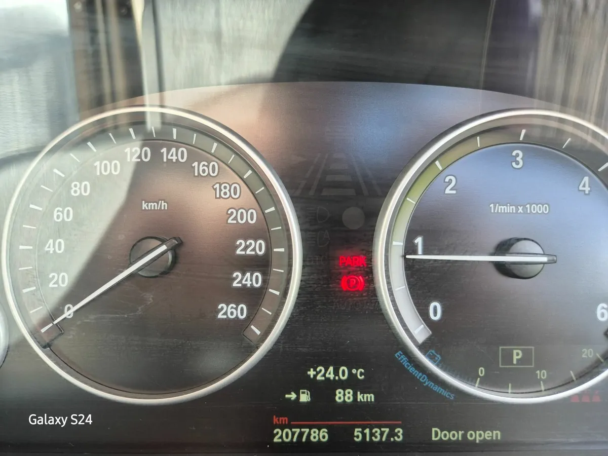 BMW X5 2016 - Image 2