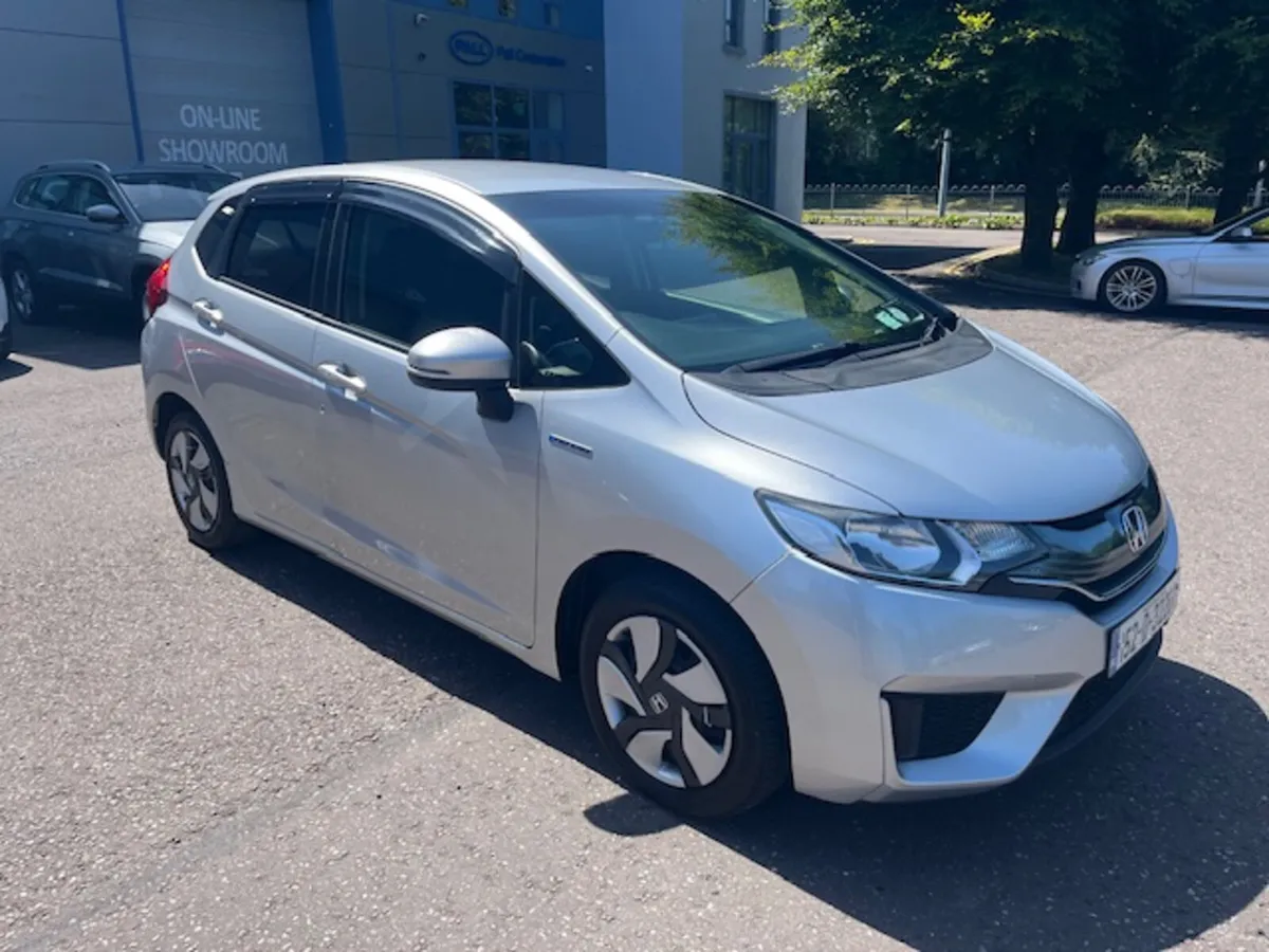 1.5 PETROL- HYBRID 5DR AUTO - Image 1