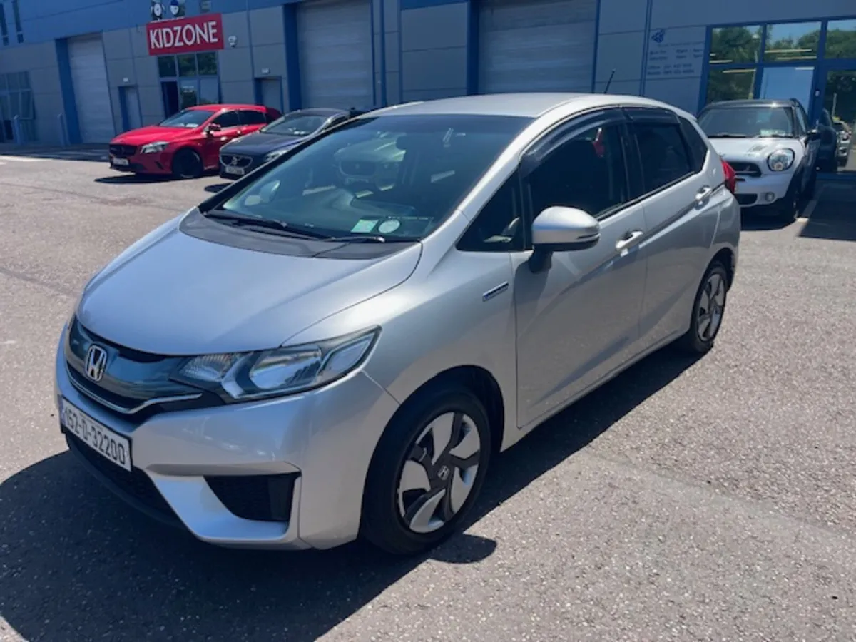1.5 PETROL- HYBRID 5DR AUTO - Image 3