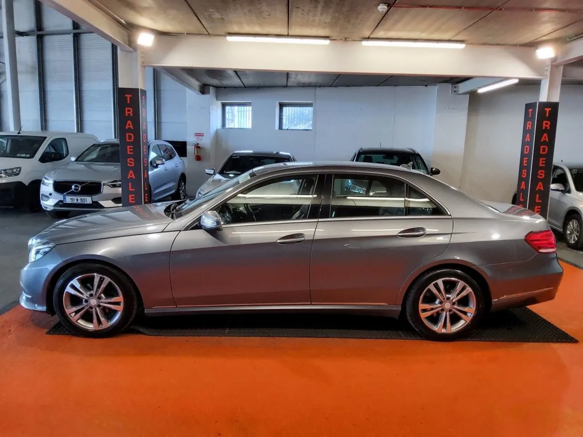 Mercedes-Benz E-Class E 200 Bluetec Classic A/T - Image 4