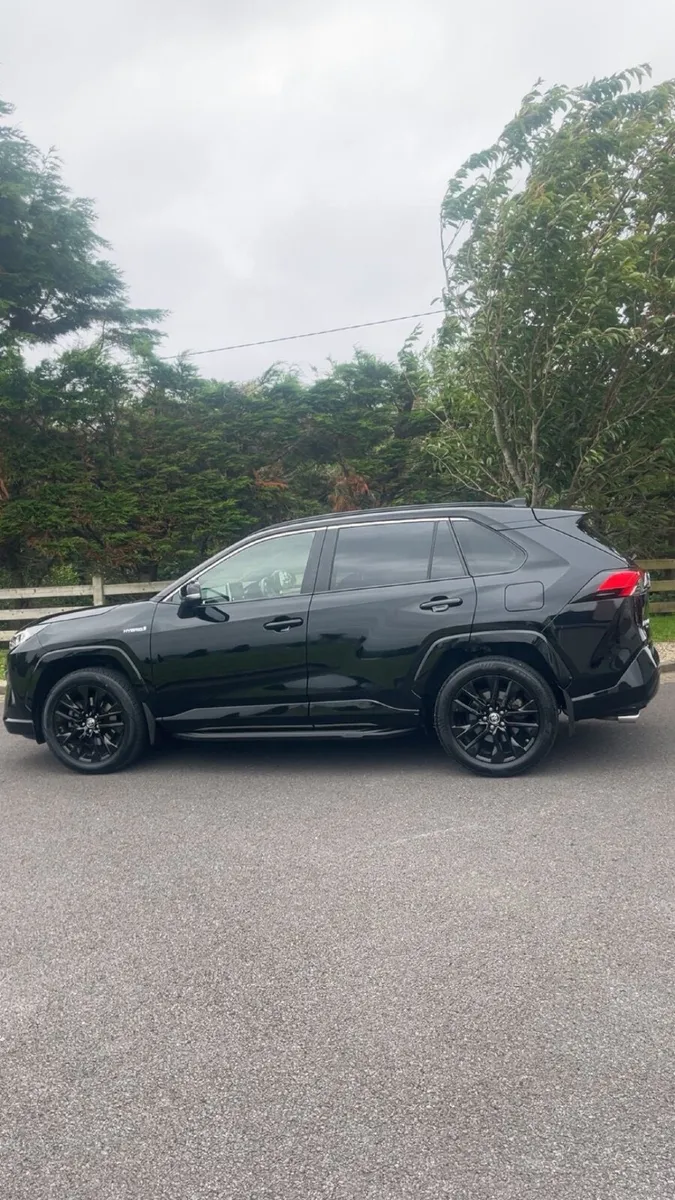 Toyota RAV4 Black Edition Sport - Image 3