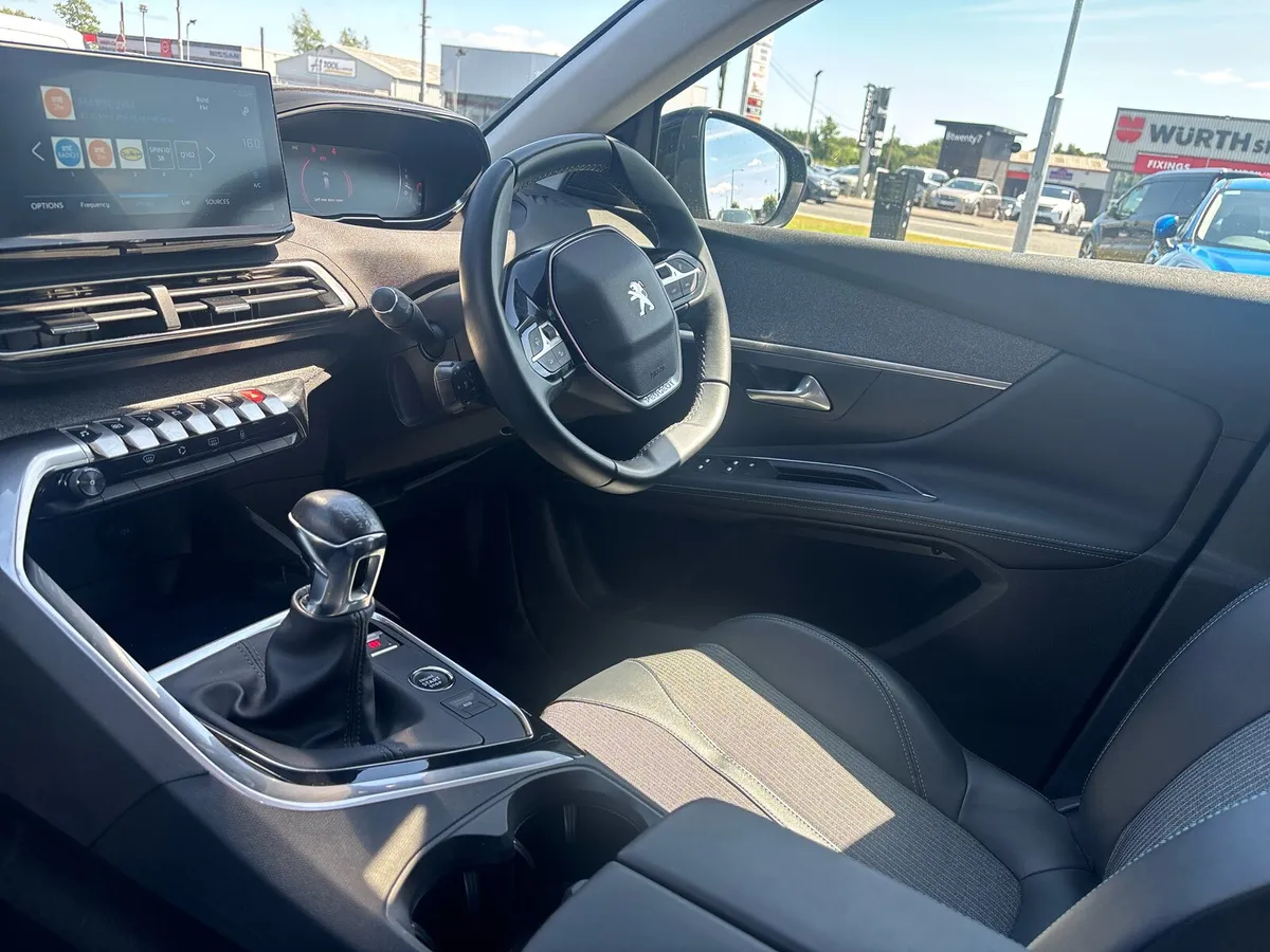 2022 Peugeot 3008 1.5 BlueHDi - Image 3