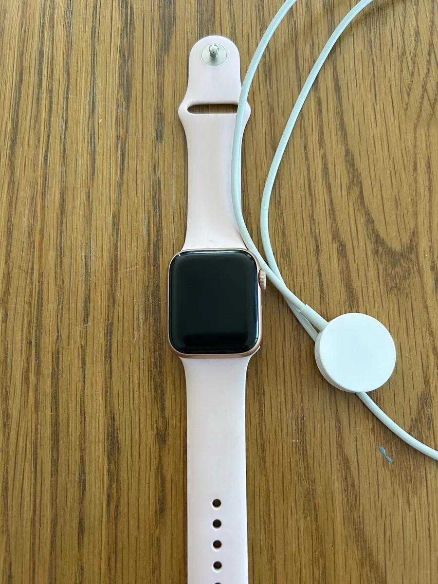 Apple Watch Series 5 - 40 mm rose gold - Image 1