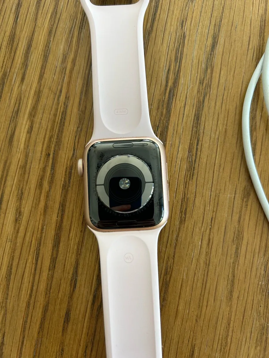 Apple Watch Series 5 - 40 mm rose gold - Image 4
