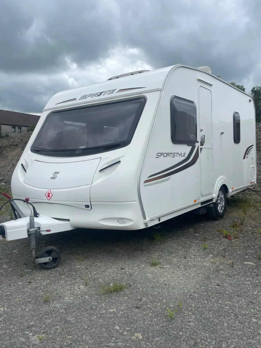 2011 Sprite Sportstyle fixed bed air awning - Image 1