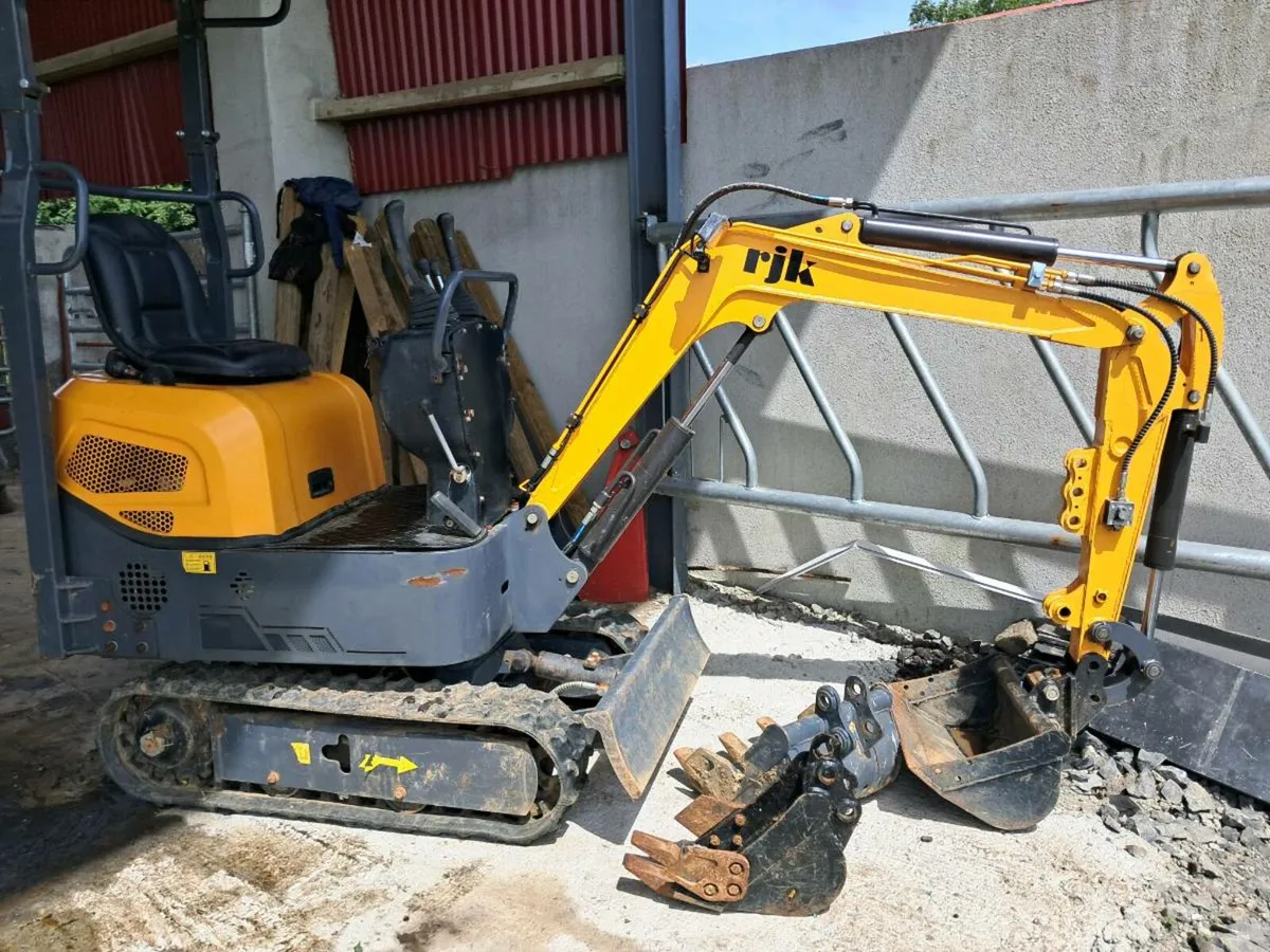 Mini digger - Image 1