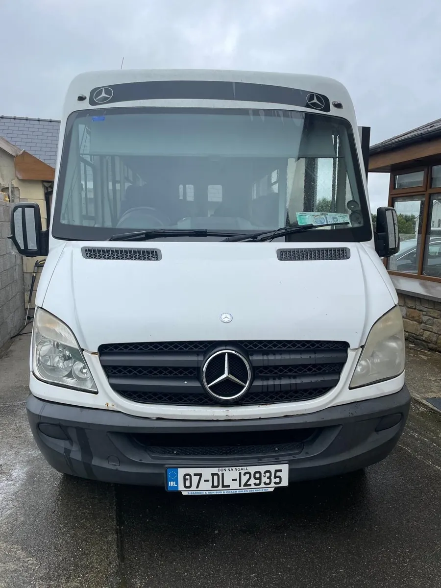 Bus - Image 1