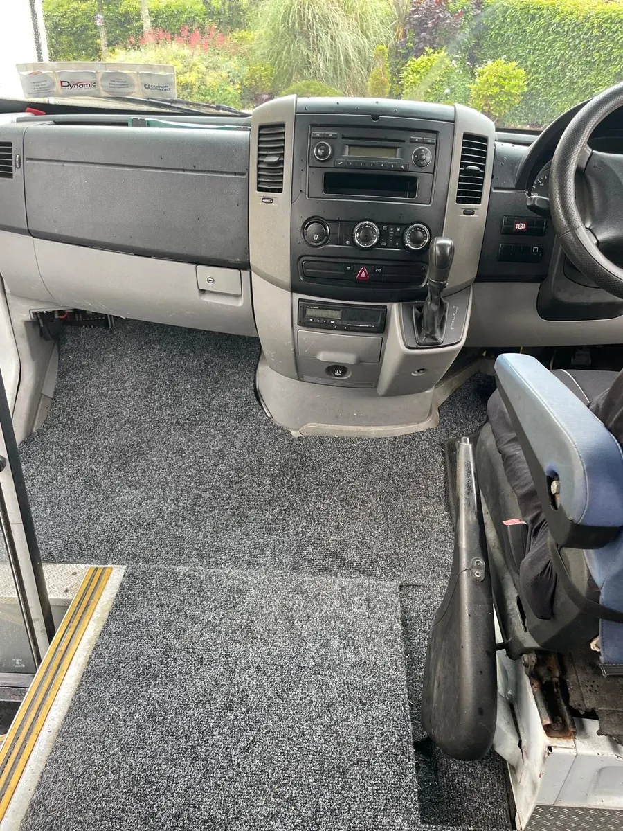 Bus - Image 4