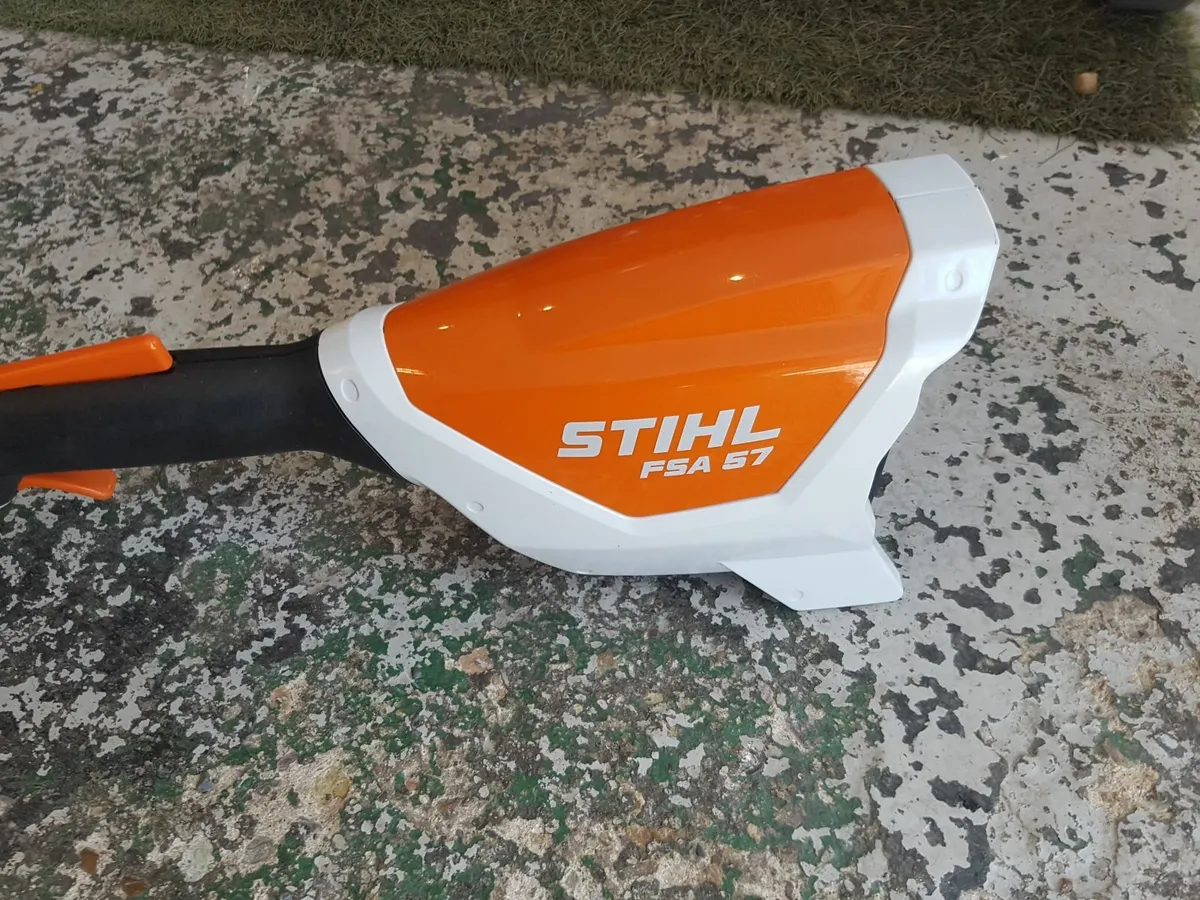 STIHL FSA 57 CORDLESS GRASS TRIMMER SET - Image 3
